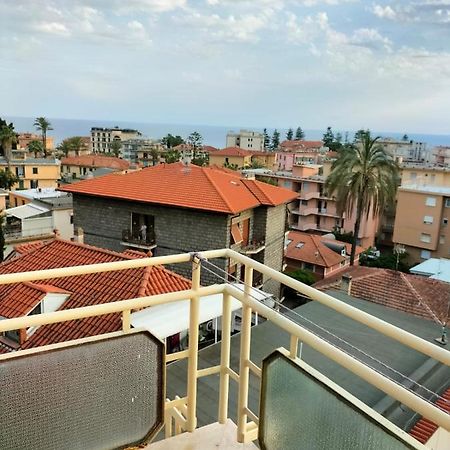 Attico Con Vista Mozzafiato Leilighet Bordighera Eksteriør bilde