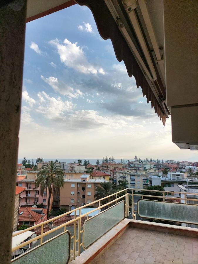 Attico Con Vista Mozzafiato Leilighet Bordighera Eksteriør bilde
